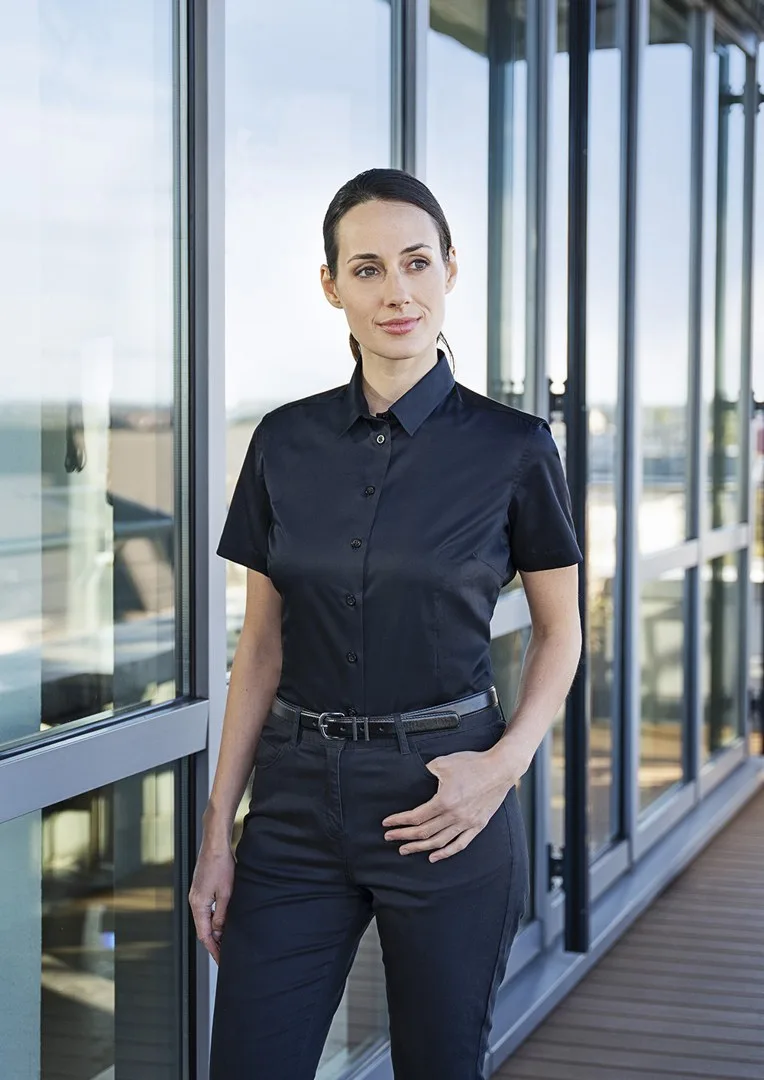 Kurzarm Damenbluse Active-Stretch in Slim-Fit